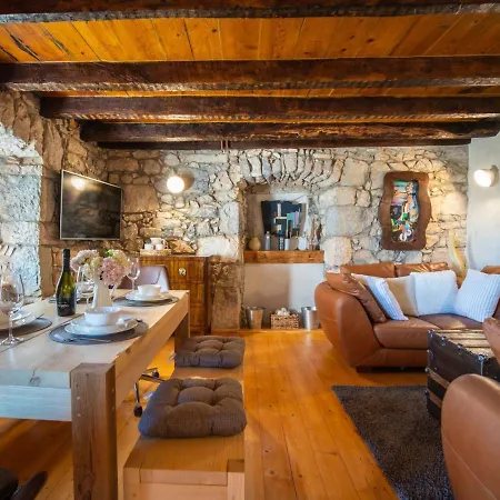 Vakantiehuis Holiday Oliti